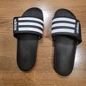 Barely worn adidas sports men's slides sandles size 7 black and white